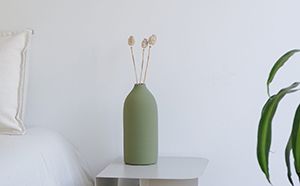 Minimalistische Vase in Moosgrün