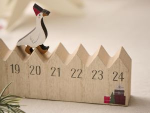 Adventkalender mit beweglicher Figur