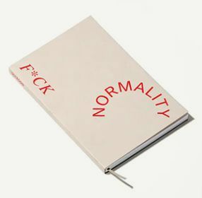 Monatsplaner mit der Aufschrift Fuck Normality