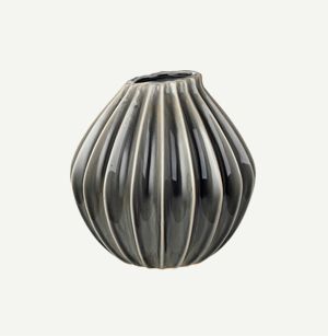 Bauchige Vase mit organischer Formen und sanfte Wellen in Keramik
