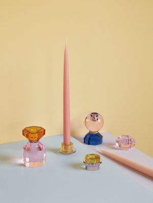 Kerzenhalter aus Kristallglas in pastelligen Farben